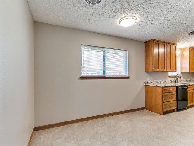 Building Photo - 214 Thompson Dr