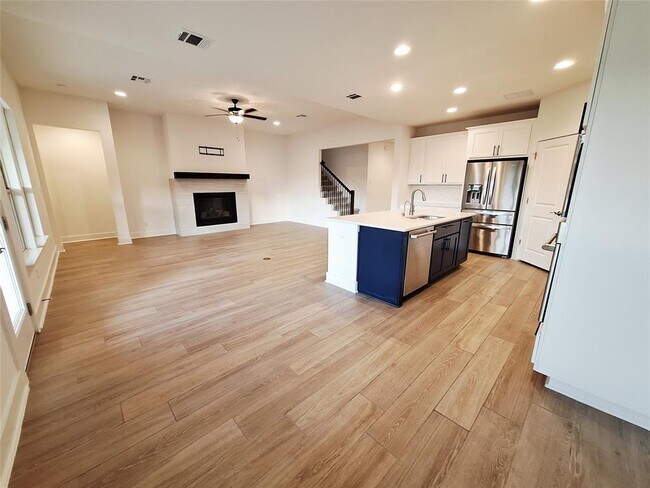 Primary Photo - 1221 Brasano Pl