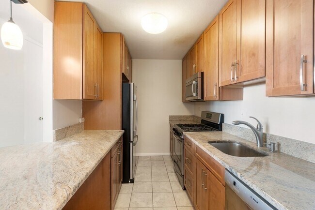 Building Photo - 6 Whittier Pl