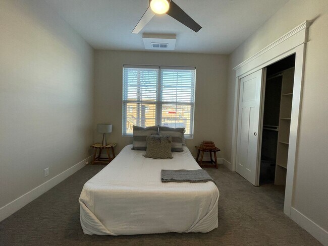 Building Photo - New 2 Bedroom 2 Bathroom Flat in Ralston
