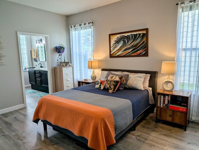 Building Photo - 3 Bed 2 bath 2 car garage pool home