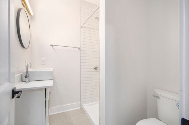 Building Photo - Lower Unit - Newly Constructed - 2 bed/2 bath - Must See!