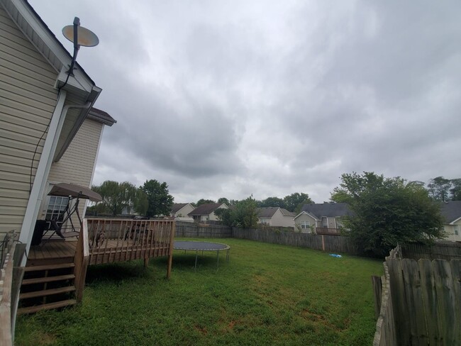 Building Photo - 3657 Aurora Dr