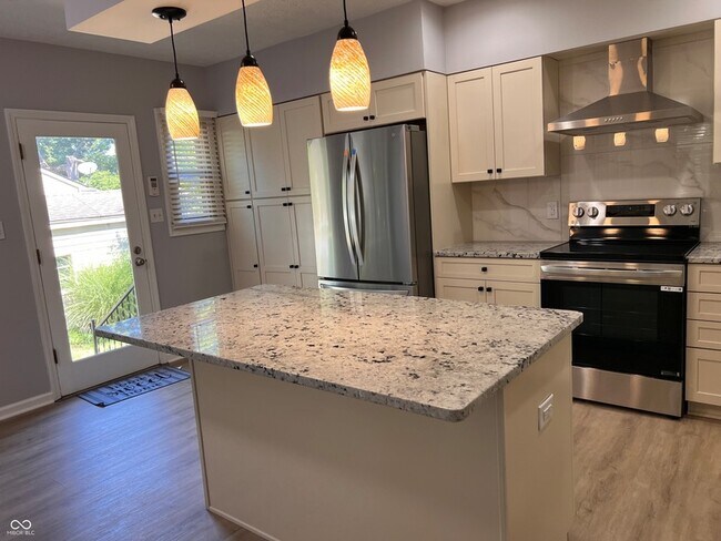 Building Photo - 1402 Kessler Blvd E Dr