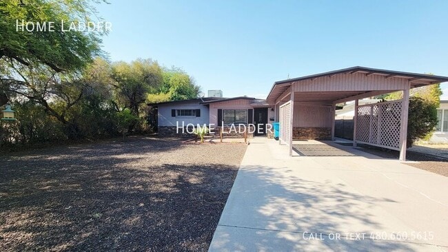 Primary Photo - 2226 E Mitchell Dr