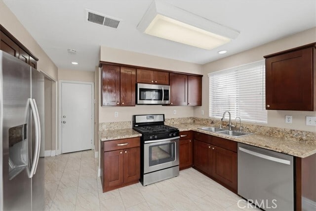 Building Photo - 930 Primrose Ln