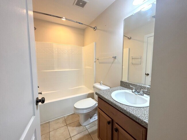 Building Photo - Beautiful 3-Bedroom, 3.5-Bath Townhome in ...