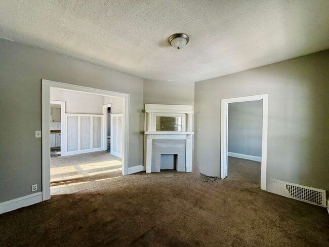 Building Photo - 618 E 97th St