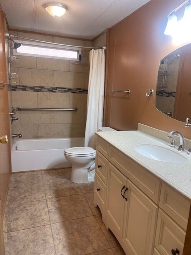 Building Photo - 401 Sunset Hills Dr