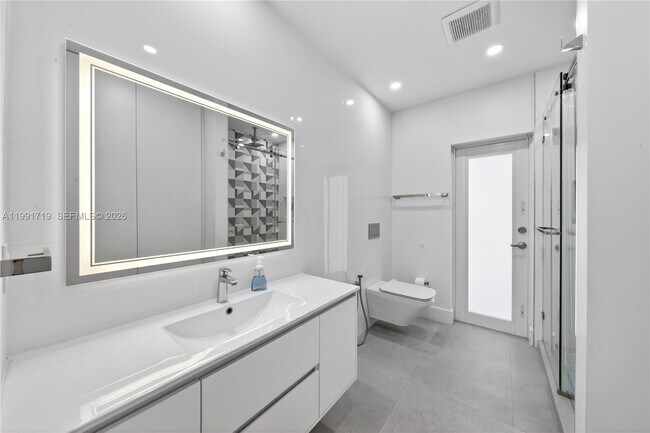 Building Photo - 10142 SW 79th Ave