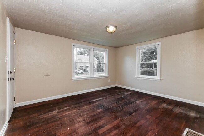 Building Photo - 618-618-618-612 Lucas Dr