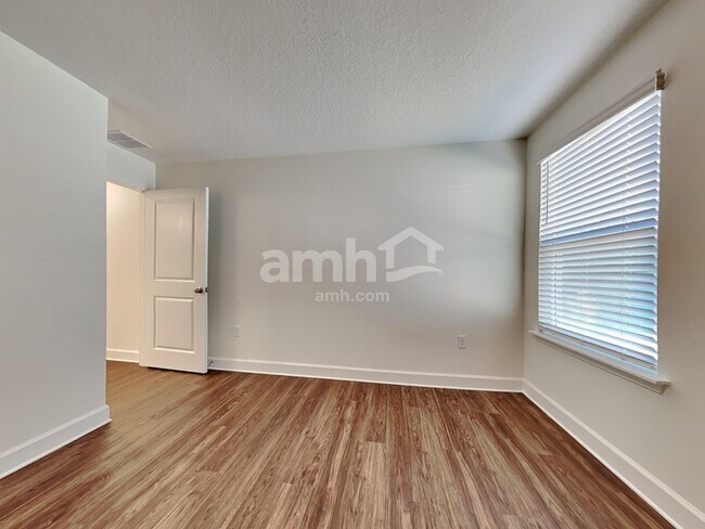 Building Photo - 11520 World Woods Ct