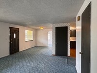 Building Photo - Large 3 br 1 ba charming home