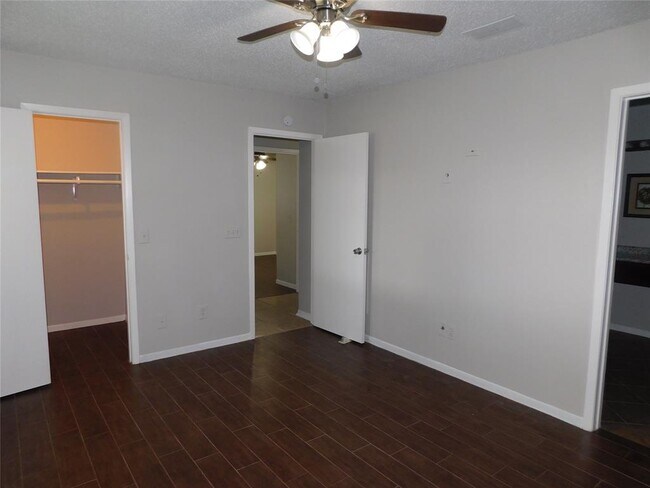 Building Photo - 4403 Alamo Ave