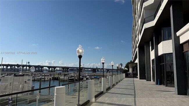 Building Photo - 555 NE 15th St