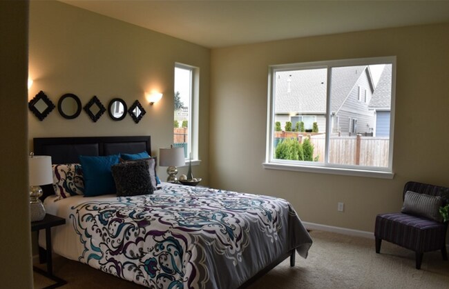 Building Photo - Main floor master suite! 4 bedroom luxury ...