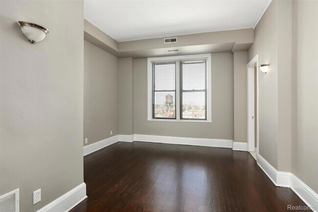 Building Photo - 2900 E Jefferson Ave