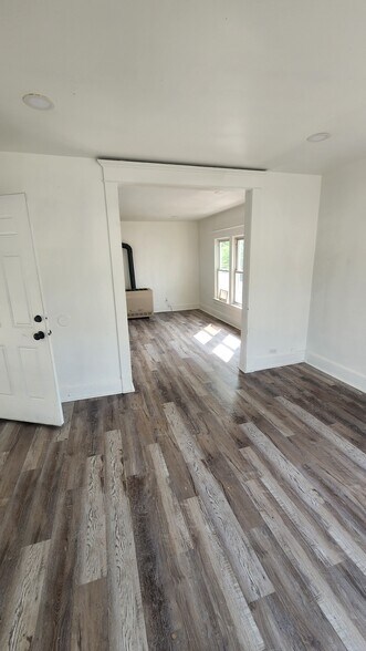 Primary Photo - 121 Maple Ave