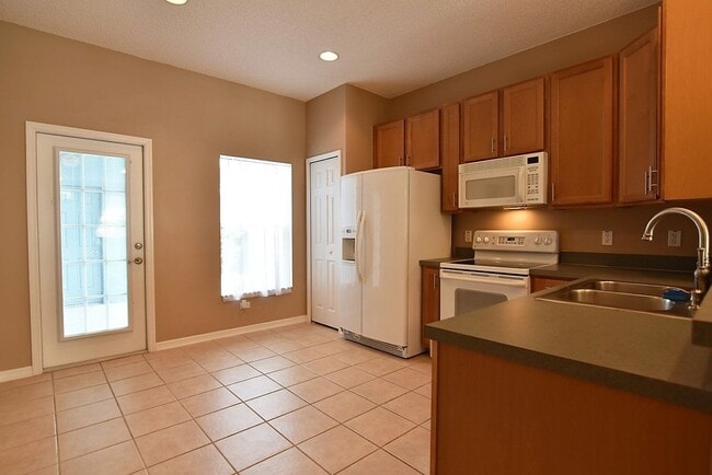 Building Photo - AVALON PARK 3br 3ba townhouse in Northwest...