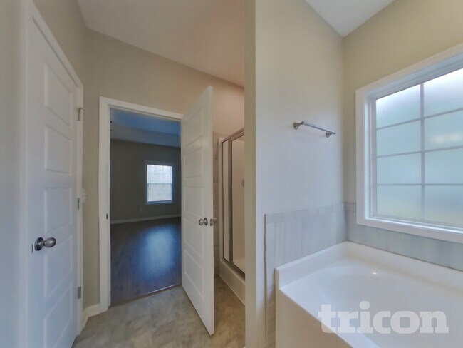 Building Photo - 825 Ellyson Dr