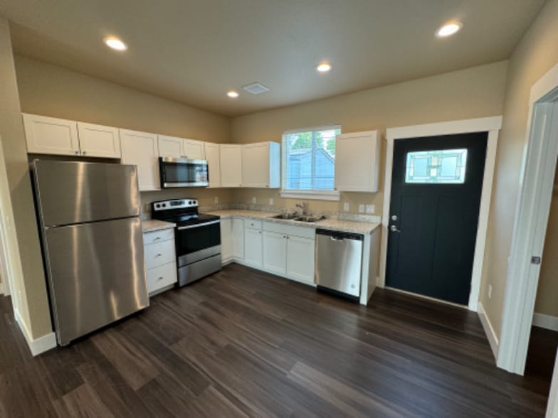 Building Photo - 310 3rd St W