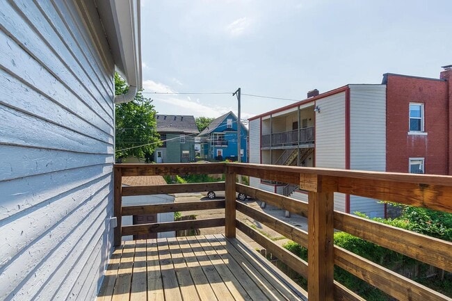 Building Photo - Very Spacious 2 Bed 2.5 Bath Home!