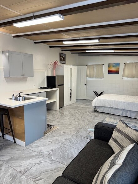 Building Photo - 4701 1/2 W 168th St