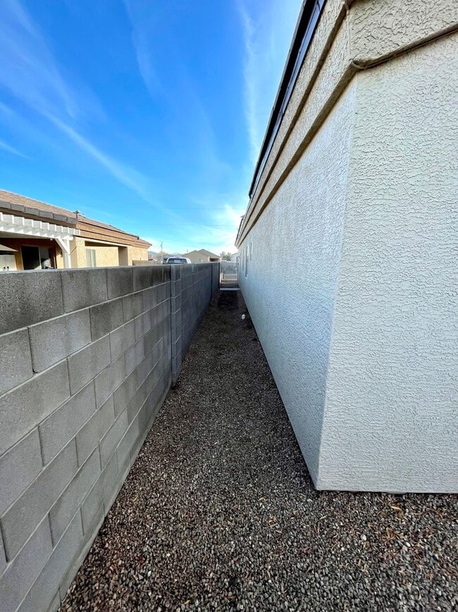 Building Photo - Beautiful 3 Bedroom Home in Central Kingman!