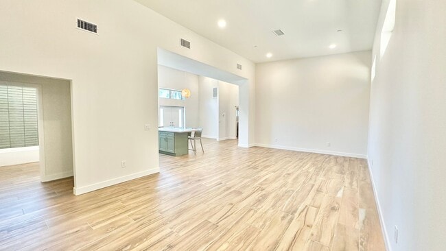 Building Photo - Beautifully Remodeled Top to Bottom Single...