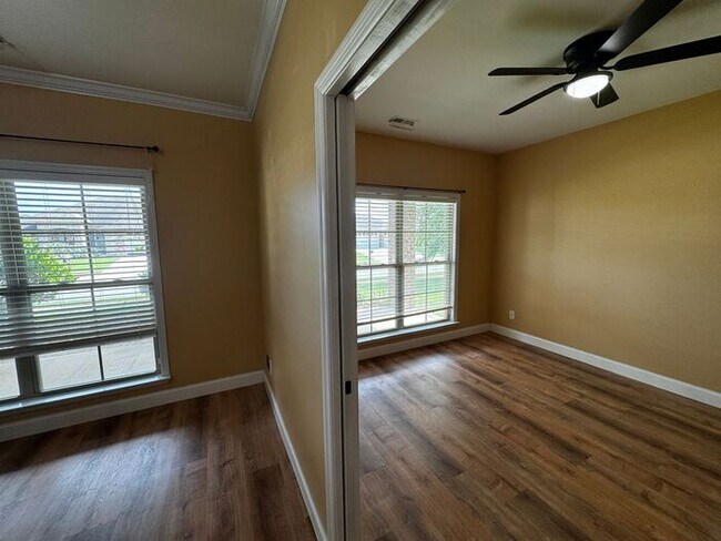 Building Photo - Near Redstone Arsenal Gate 1 with fence, storm shelter and AMAZING spa shower in primary suite