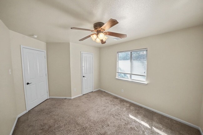 Building Photo - Beautiful 5-Bedroom Home in Schertz - Realtor Commission: $500