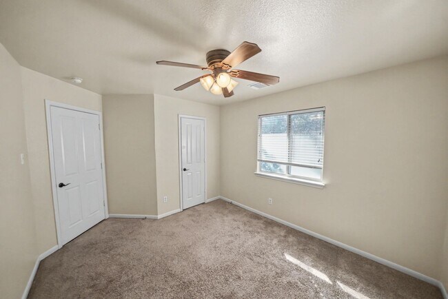 Building Photo - Beautiful 5-Bedroom Home in Schertz - Realtor Commission: $750