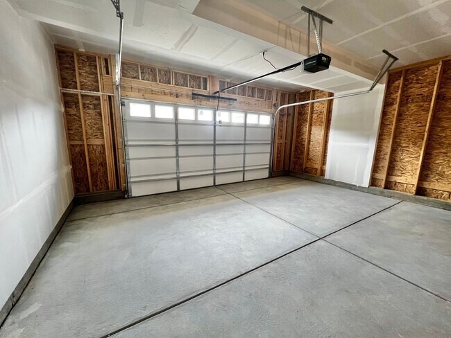 Building Photo - STUNNING 3 bed 2.5 bath new build home in Fort Collins!