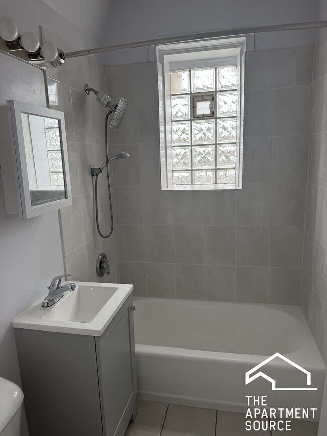 Building Photo - 4033 W Gladys Ave