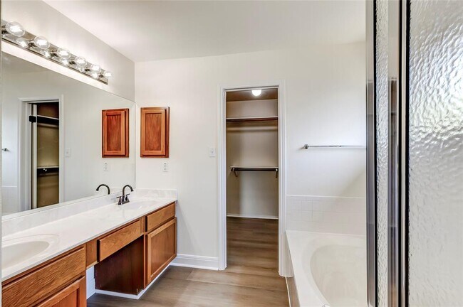 Building Photo - 8116 Forest Heights Ln