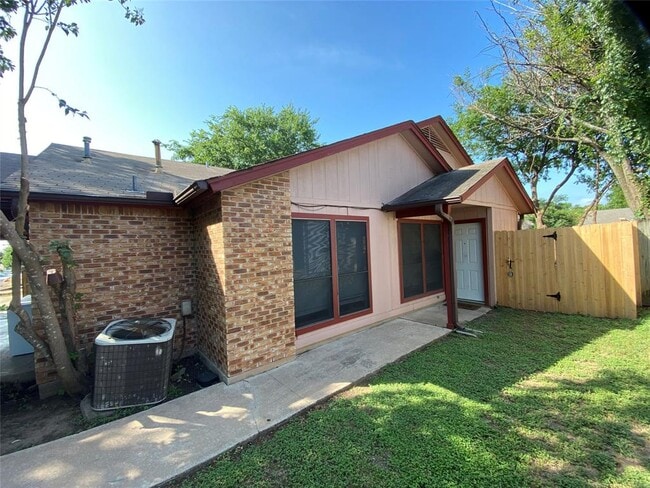 Building Photo - 316 W William Cannon Dr