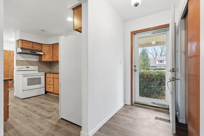 Building Photo - 6382 Houghten Dr