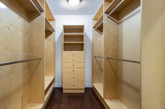 Building Photo - 324 SW 30th Rd