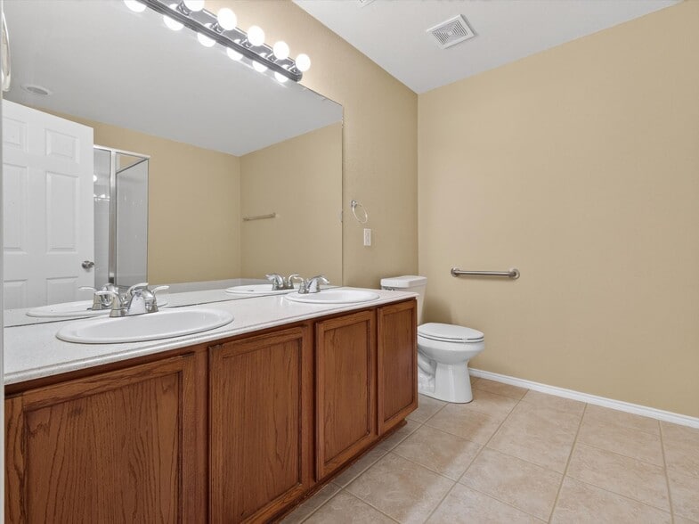 Building Photo - 3004 Sawgrass Dr