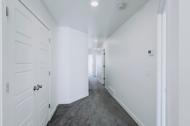 Building Photo - 216 E Allegheny Pl