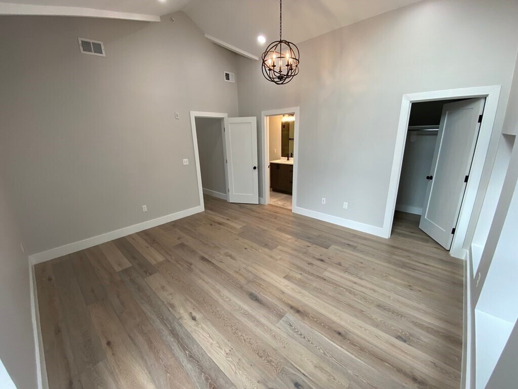 Building Photo - 301 Somerville Ave