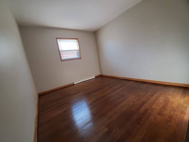 Building Photo - 3952 S 43rd St
