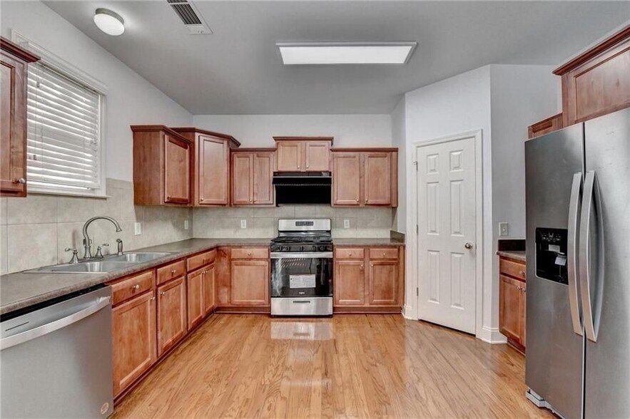 Building Photo - 2104 Nelms Pointe Landing