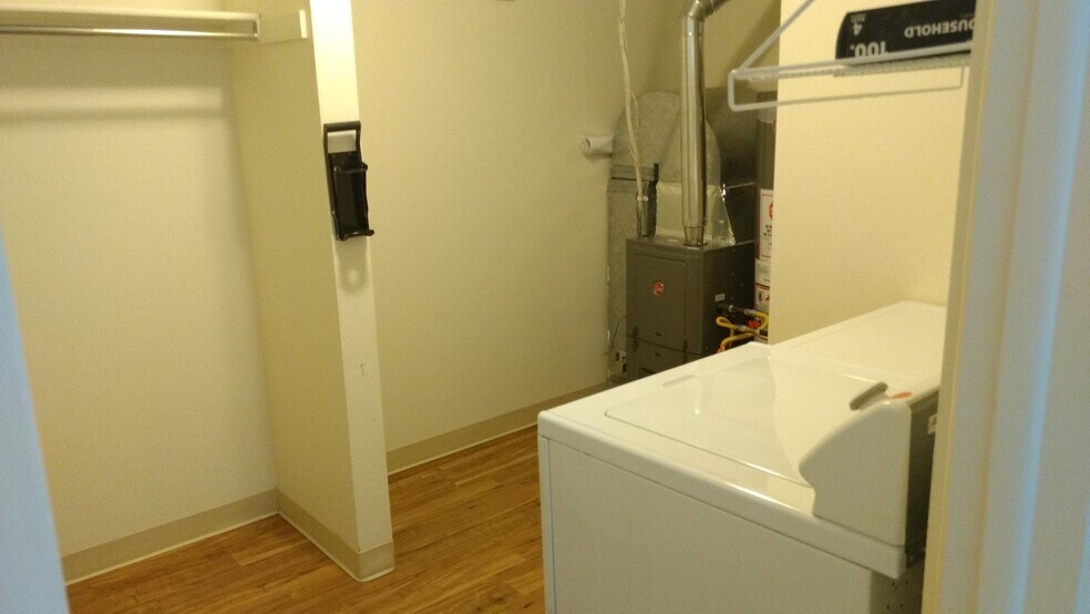 Building Photo - 1425 Bacchus Dr