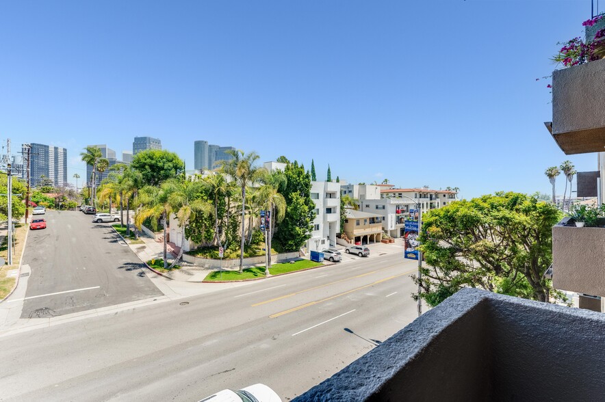 Building Photo - 1557 S Beverly Glen Blvd