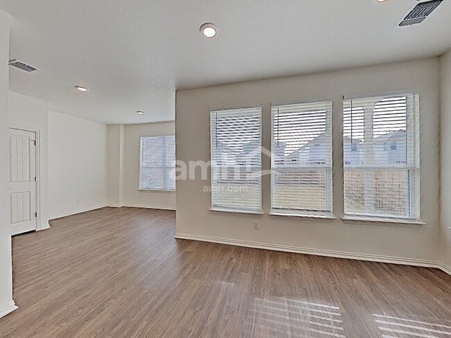 Building Photo - 2732 Spencebrook