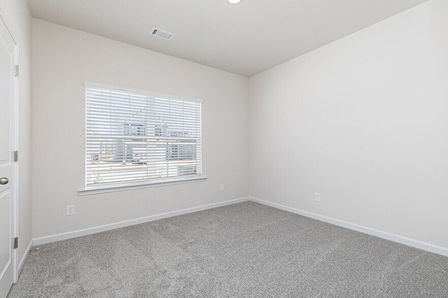 Building Photo - 138 Howell Dr