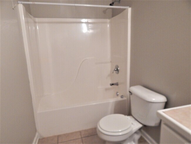 Building Photo - 451 Wisteria Dr