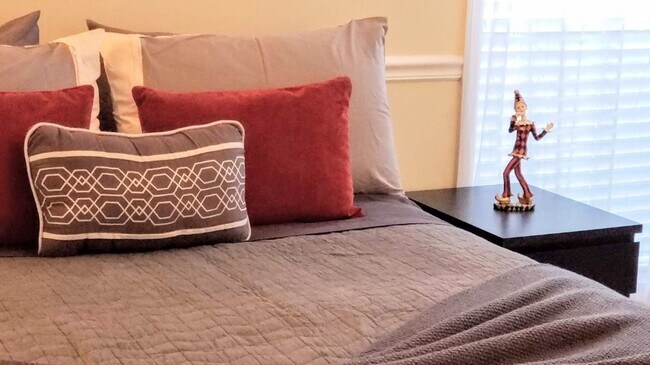 Building Photo - Beautiful  Furnished 1/1 condo x Rent  in Winter Park Next to Full Sail University !