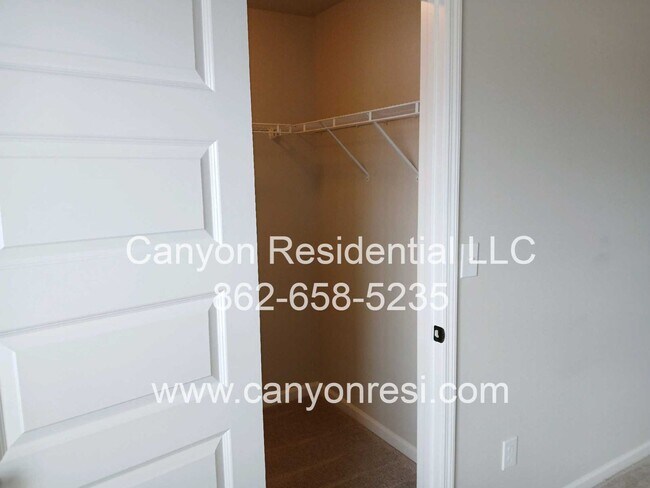 Building Photo - MUST SEE Fantastic 4BR 2/5 BA near everyth...